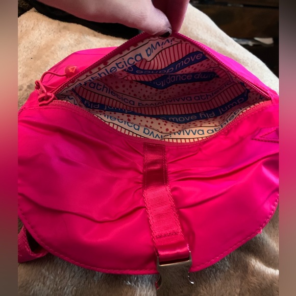 IVIVVA pink Fanny pack $25(lightly used) - Picture 3 of 3